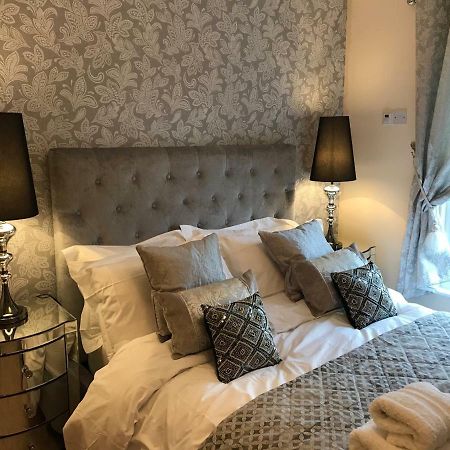 Millwalk Apartment Уитни Екстериор снимка