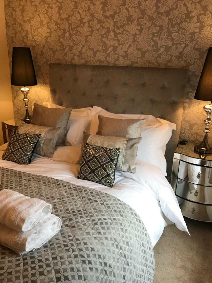 Millwalk Apartment Уитни Екстериор снимка